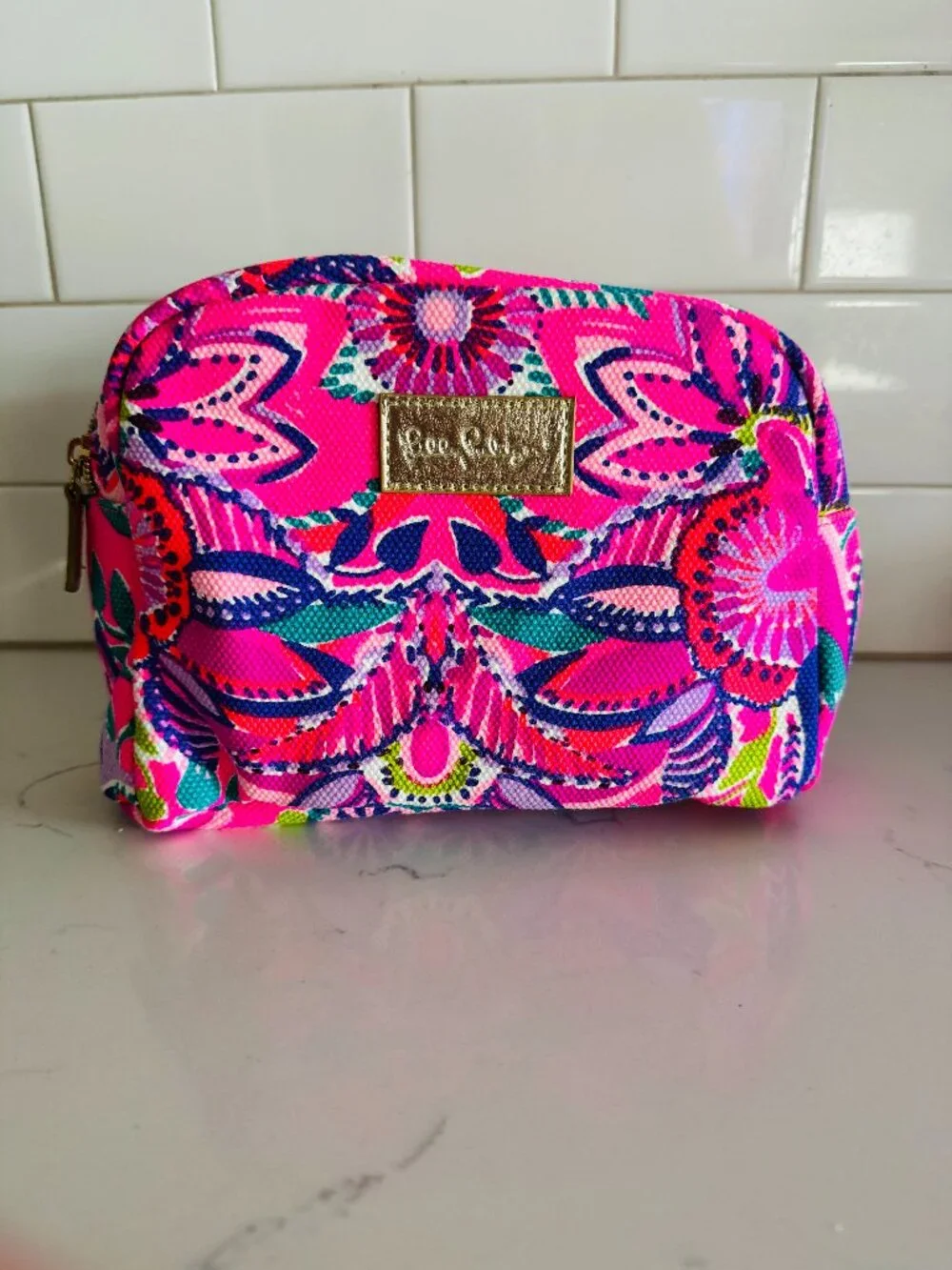 NWOT Lilly Pulitzer Cosmetics Bag Pouch Zip Top She's Too Fly Pink Geometric Flo
